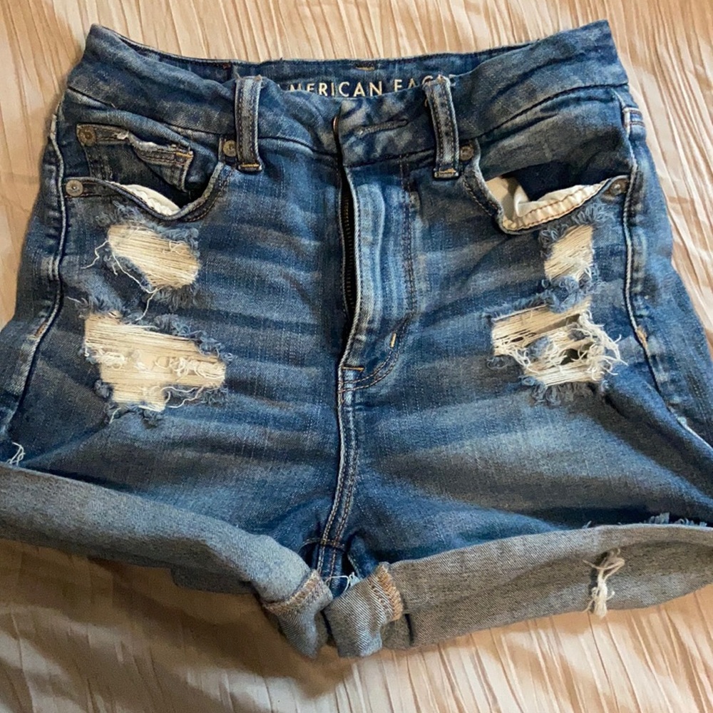 American Eagle Jean short Ripped size 4